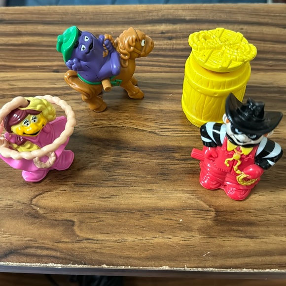 McDonald Toys bundle of 4. Letting go of my collection (mlb) - Picture 1 of 8